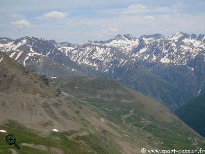 Vue sur les sommets enneigés