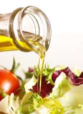 huile verse sur salade