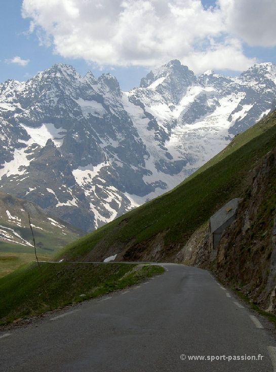 Glacier de la Meije vu depuis la route