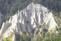 Les chemines des fes ou demoiselles coiffes