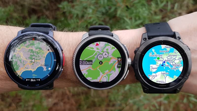 On ne peut dzoomer que jusqu' un rayon de 2 km chez Suunto (montre du milieu) contre 16 km environ chez Polar. Garmin permet d'afficher la carte entire. // ***