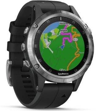 Montre GPS Garmin Fenix 5 Plus affichant carte de randonnée couleur