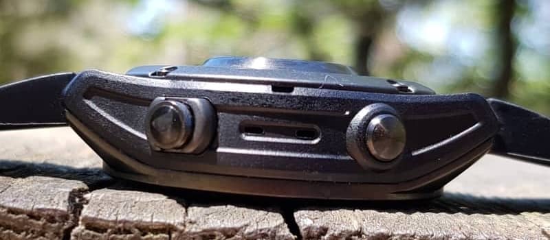 Boutons mtalliques, dos de la montre et paisseur du capteur optique