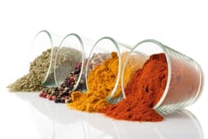 Nutrition sportive : les bienfaits des épices et herbes aromatiques