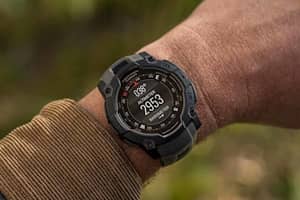 Garmin Instinct 3 : la montre pour baroudeurs s'équipe d'un écran AMOLED