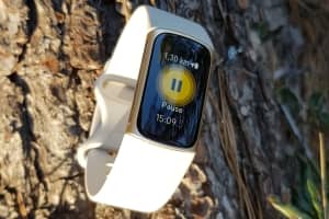 Test du Fitbit Charge 5 : un bracelet connecté avec écran AMOLED et ECG